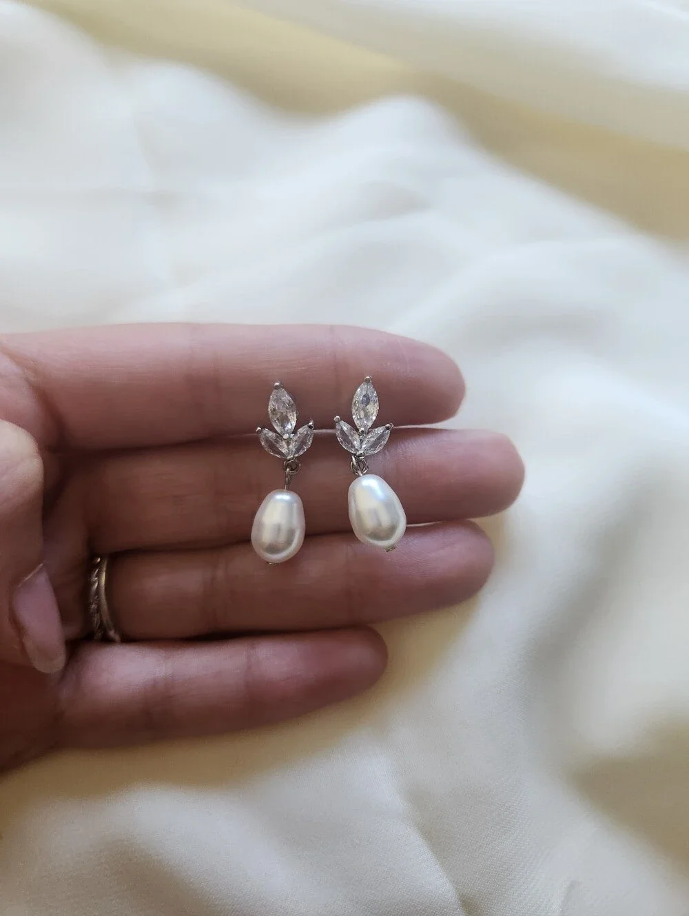 Clip on Silver & White Pearl Bridal Art Deco Drop Earrings Nickel-free Elegant